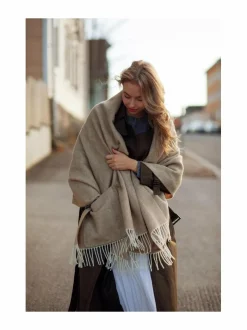 Huovat & Päiväpeitot|Lapuan Kankurit Arvo-taskullinen villahuopa 60 x 180 cm 1 WHITE-NATURE&APOS;S BEIGE