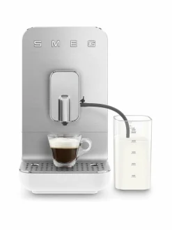 Kahvin- & Vedenkeittimet|Smeg BCC13BLMEU- täysautomaattinen kahvikone ja maidonvaahdotin WHITE