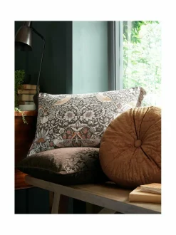 Sisustustyynyt|William Morris At Home Cushion Strawberry Thief Embossed -sisustustyyny 50 x 50 cm 22 EMBOSSED CHOCOLATE