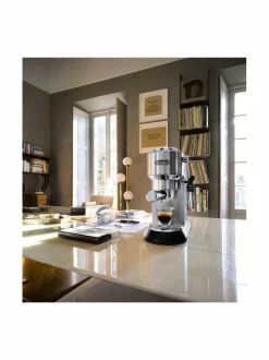 Kahvin- & Vedenkeittimet|Delonghi Dedica EC 685.M -espressokeitin TERÄS