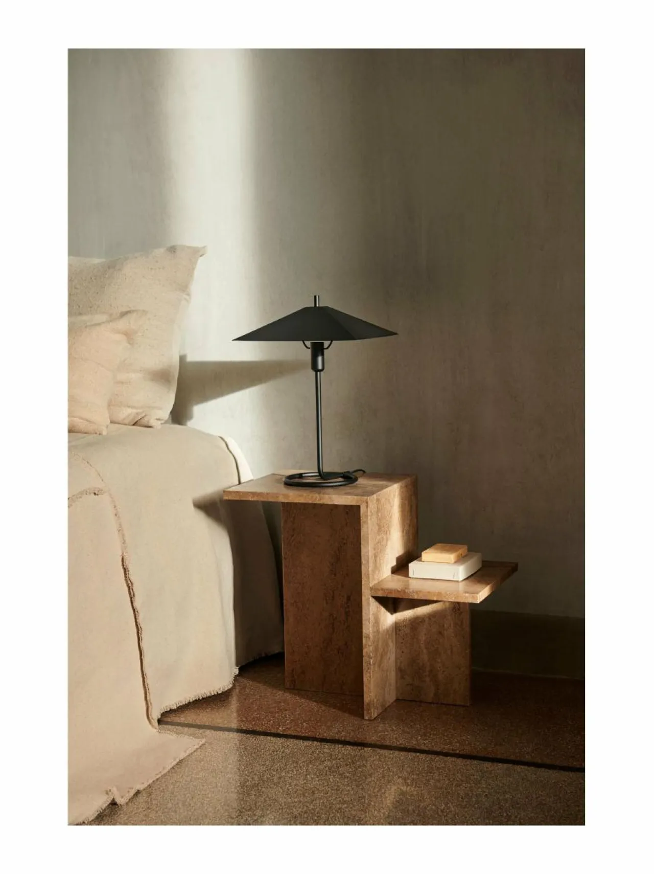 Pöydät|Ferm Living Distinct-sivupöytä DARK BROWN TRAVERTINE