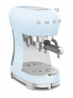 Kahvin- & Vedenkeittimet|Smeg ECF02-espressokone PASTEL BLUE