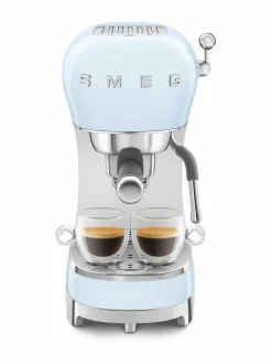 Kahvin- & Vedenkeittimet|Smeg ECF02-espressokone PASTEL BLUE