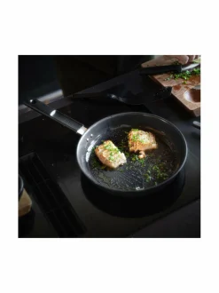 Keitto- & Paistoastiat|Fiskars Hard Face -paistinpannu ⌀28 cm BLACK