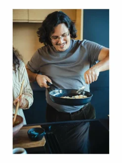 Keitto- & Paistoastiat|Fiskars Hard Face -paistinpannu ⌀28 cm BLACK