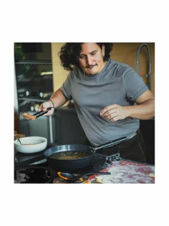 Keitto- & Paistoastiat|Fiskars Hard Face Sauté -paistinpannu kannella, 28 cm BLACK