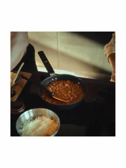 Keitto- & Paistoastiat|Fiskars Hard Face Sauté -paistinpannu kannella, 24 cm BLACK