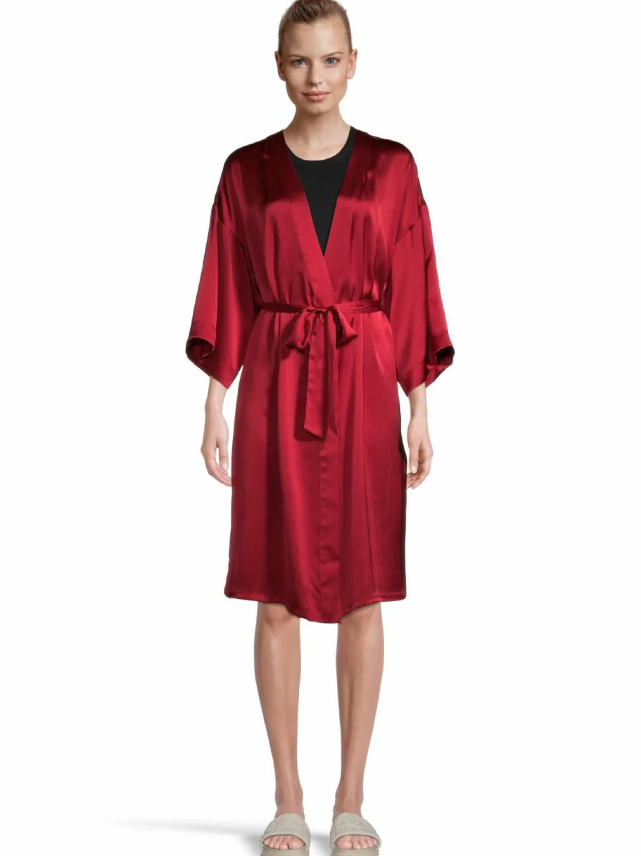 Kylpyhuonetekstiilit|Stockmann Silk Maya -silkkiaamutakki lahjapakkauksessa RED