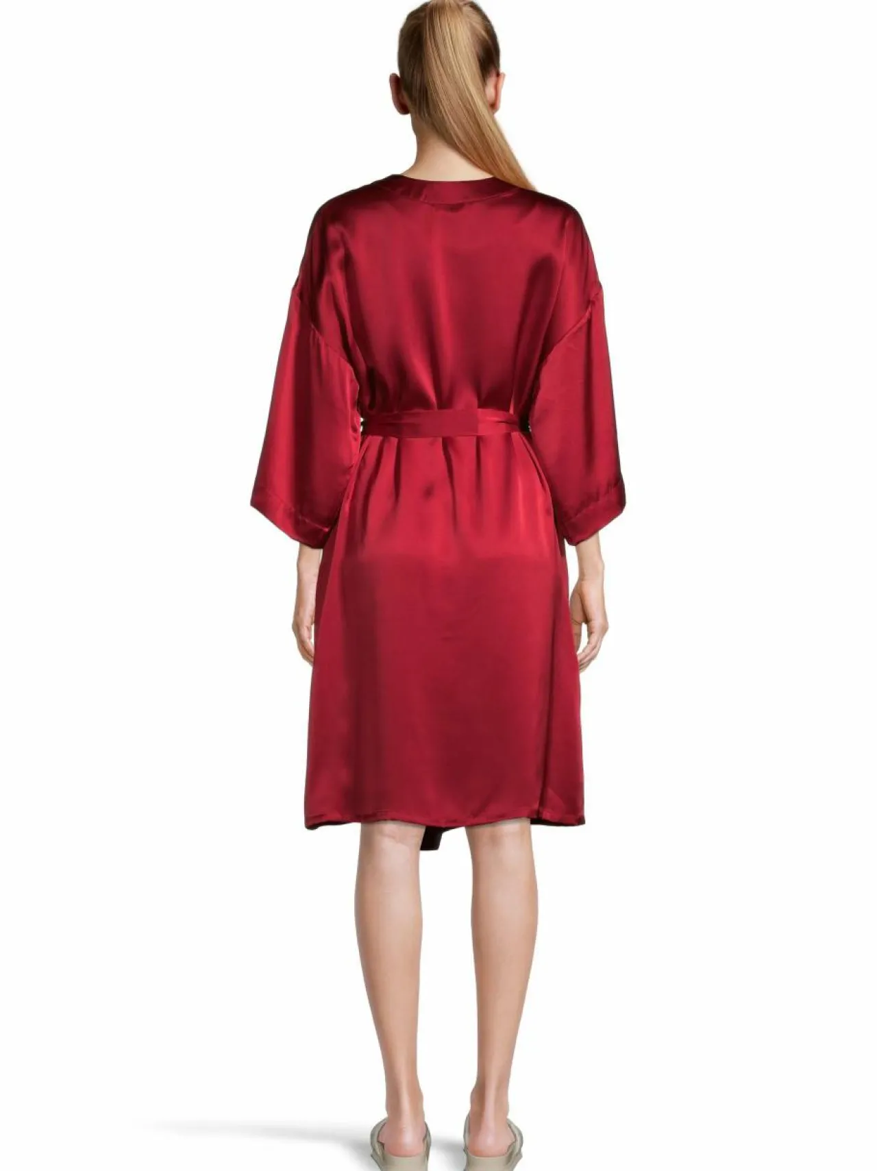 Kylpyhuonetekstiilit|Stockmann Silk Maya -silkkiaamutakki lahjapakkauksessa RED