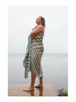 Kylpyhuonetekstiilit|Lapuan Kankurit Metsälampi-pellavapyyhe 1 WHITE-GREEN-RAINY BLUE