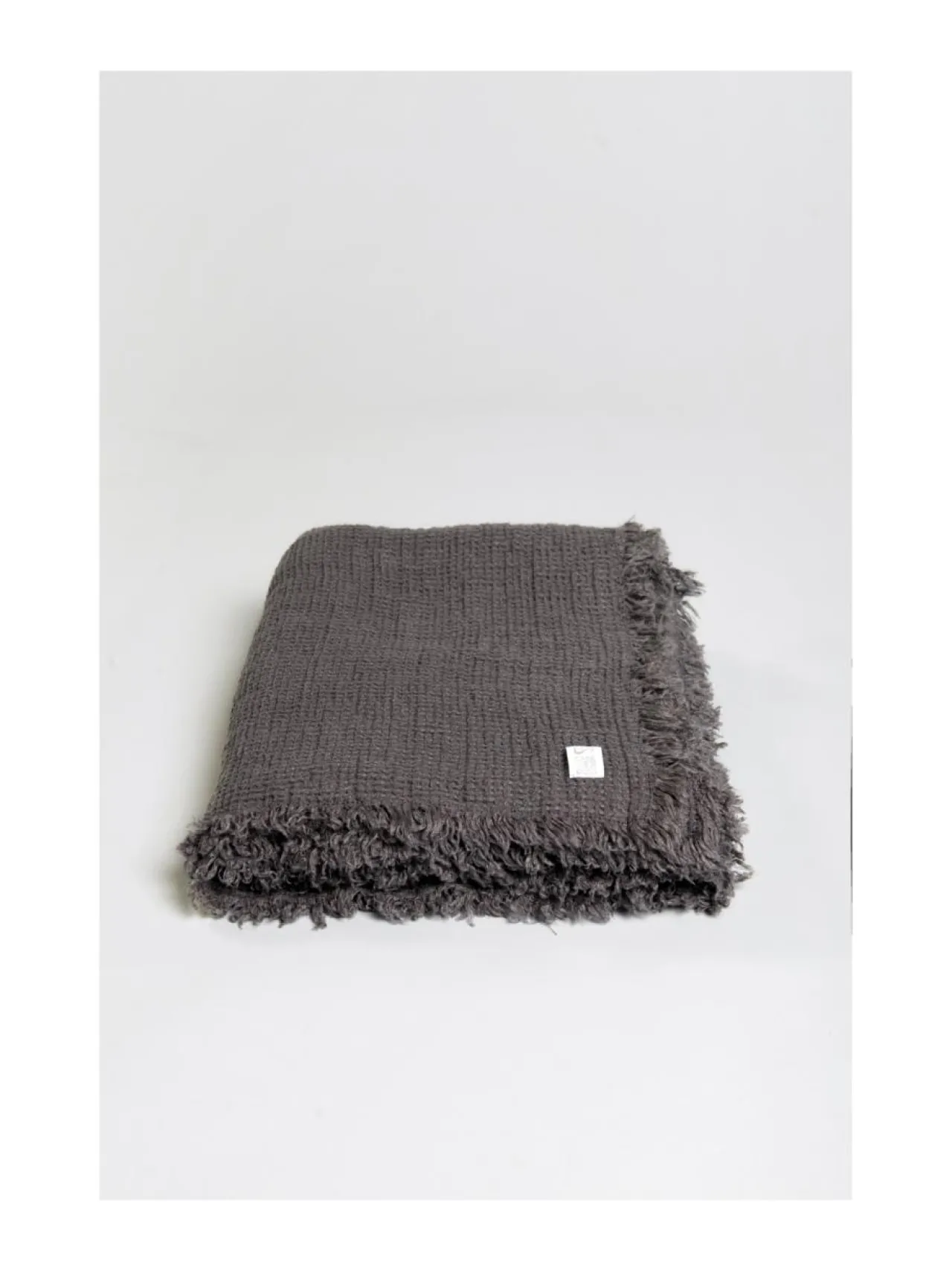 Huovat & Päiväpeitot|Nordic Swan Living Pellava Vohveli -torkkupeitto TUMMANHARMAA