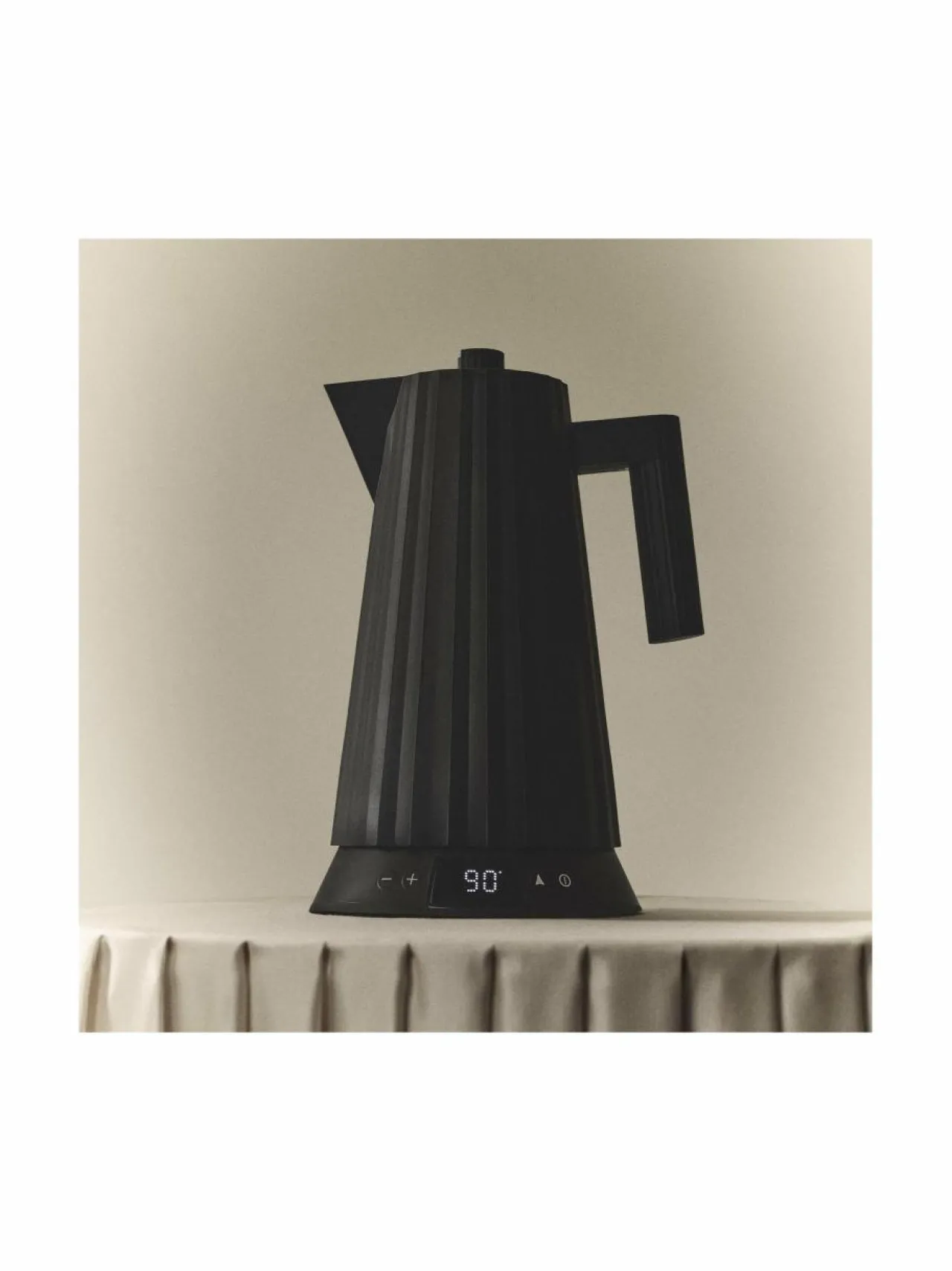 Kahvin- & Vedenkeittimet|Alessi Plissé-vedenkeitin lämpötilansäädöllä 1,7 l B BLACK