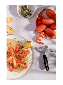 Keittiötarvikkeet|Microplane Professional Y Serrated -kuorija BLACK