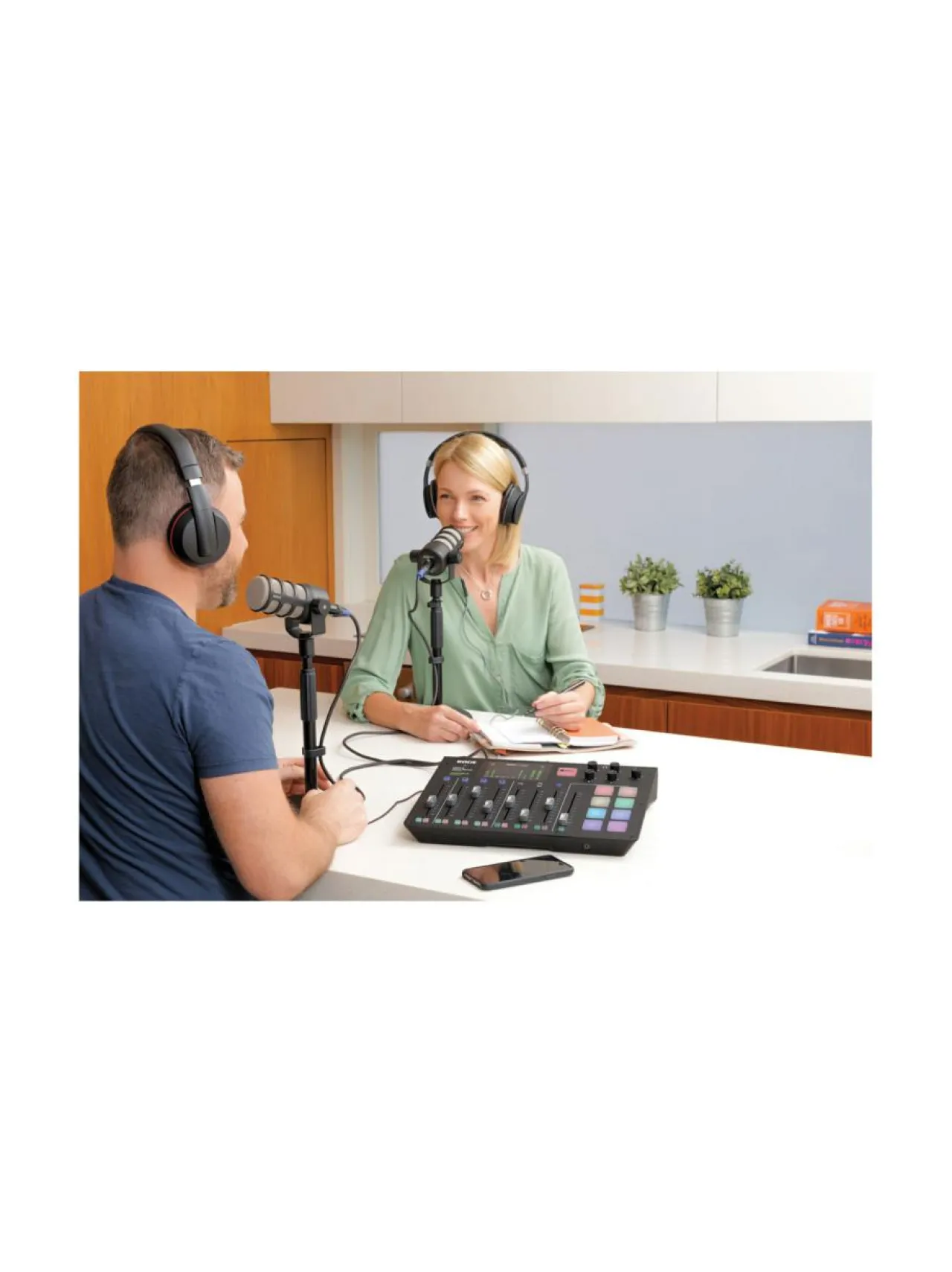 Kamerat|Rode PodMic -mikrofoni