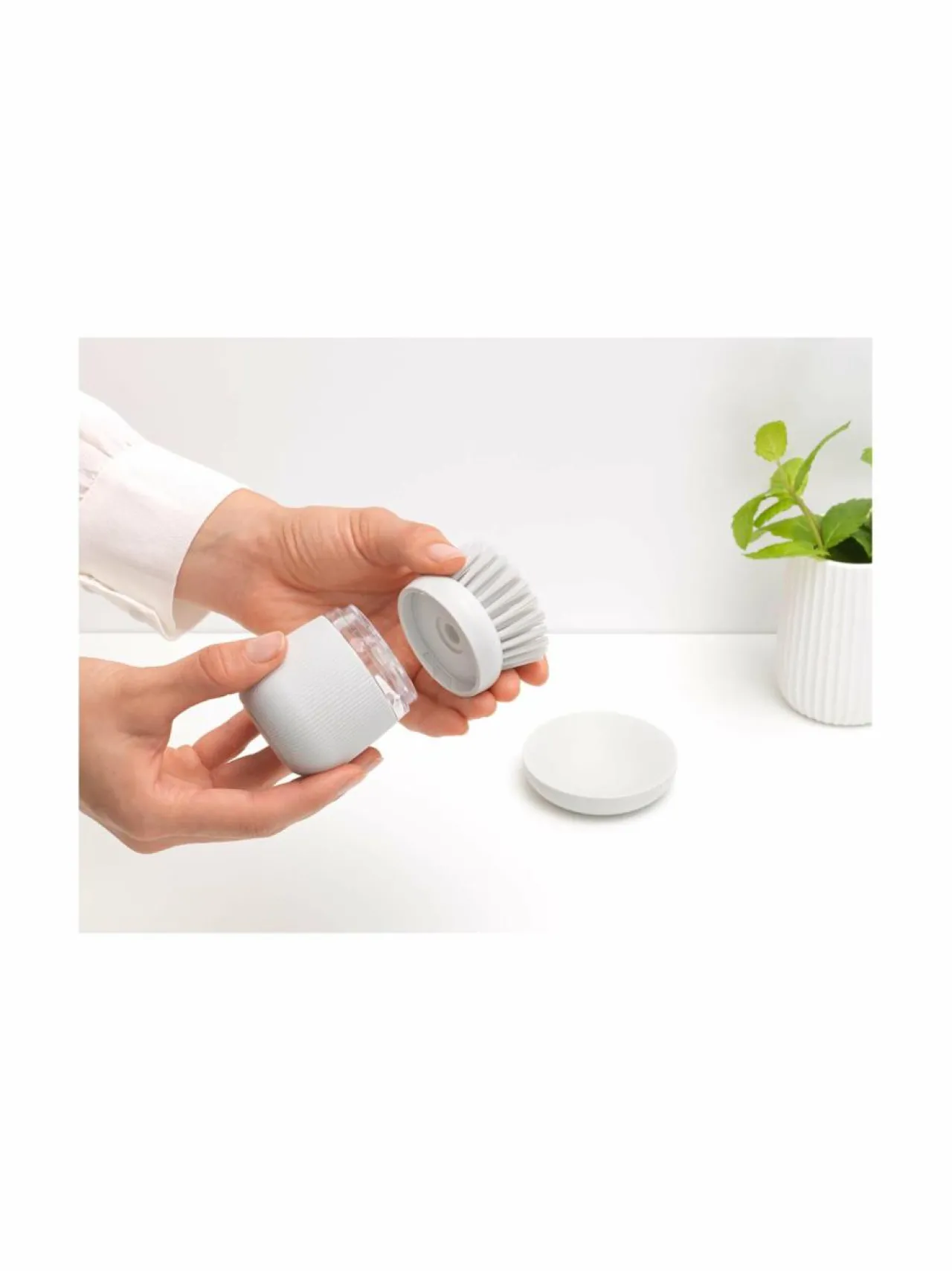 Keittiötarvikkeet|Brabantia Saippuaa annosteleva tiskiharja LIGHT GREY