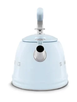 Kahvin- & Vedenkeittimet|Smeg viheltävä vesipannu WKF01PB, pastellinsininen