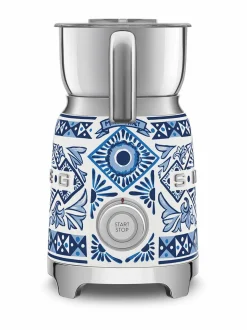 Kahvin- & Vedenkeittimet|Smeg x Dolce & Gabbana "Blu Mediterraneo" -maidonvaahdotin WHITE &AMP; BLUE