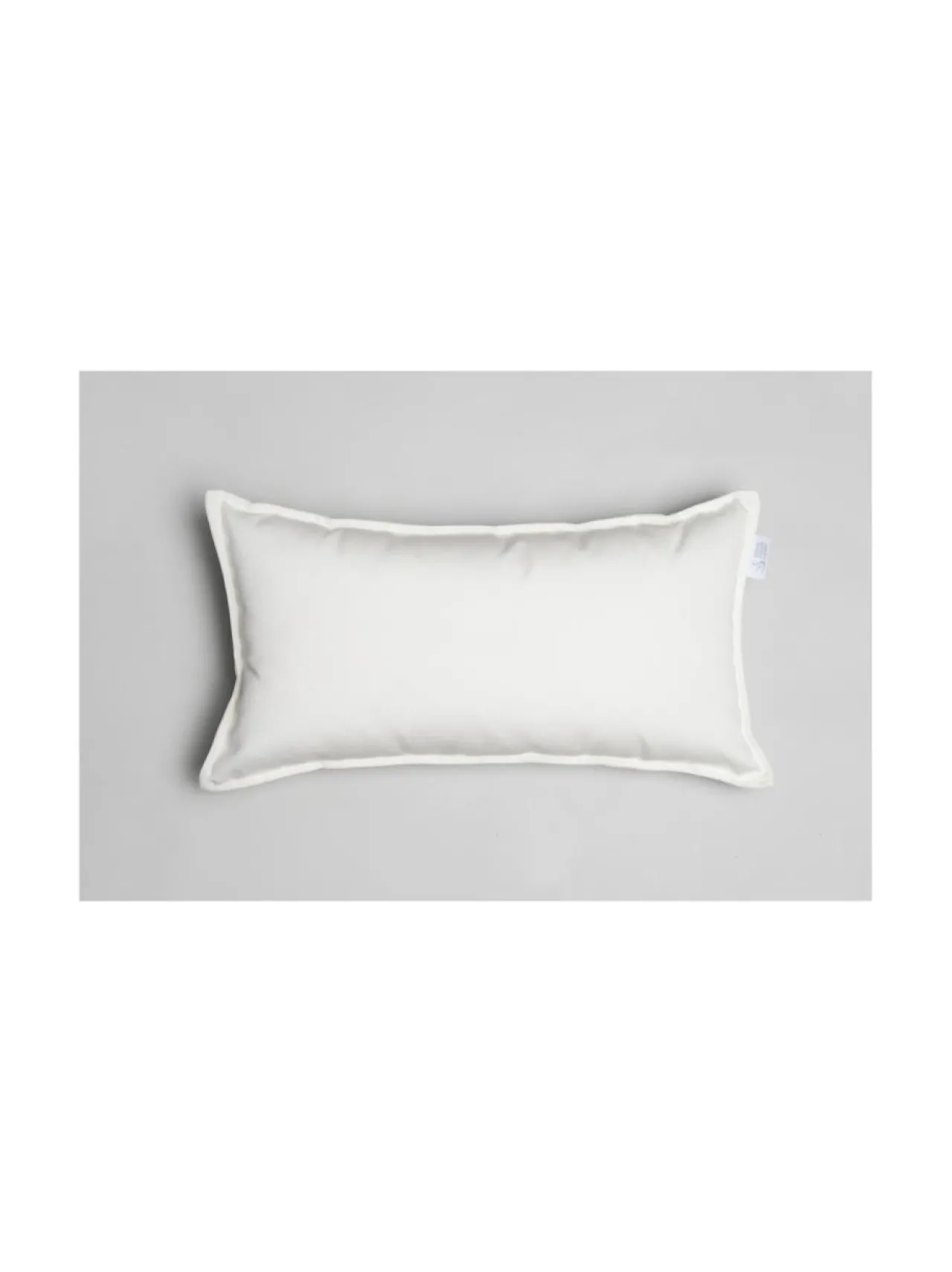 Säkkituolit|Nordic Swan Living Syli- säänkestävä sisustustyyny TUMMANHARMAA