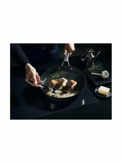 Keitto- & Paistoastiat|Fiskars Taiten -paistinpannu, 28 cm BLACK