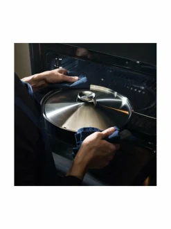 Keitto- & Paistoastiat|Fiskars Taiten -paistovuoka, 28 cm BLACK