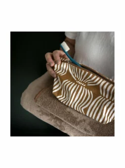 Kylpyhuonetekstiilit|Pentik Vilja-toilettilaukku BROWN